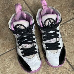 Kids Jordan Jumpman Sneakers Black, White, and Purple Hi-top Youth Size 4